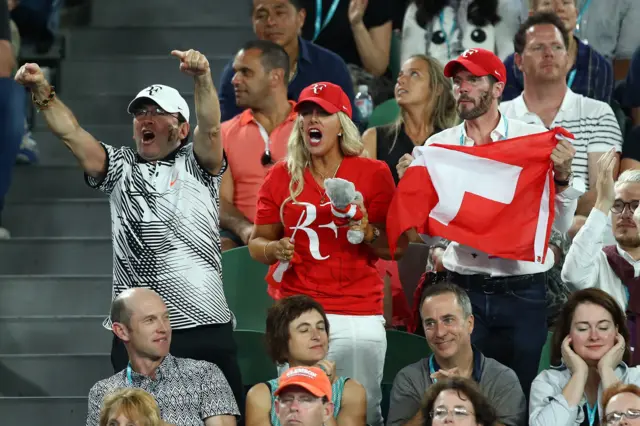 Federer crowd