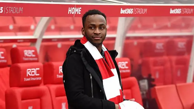 Saido Berahino in Stoke City scarf