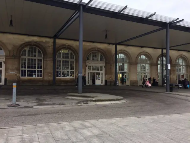 Paragone station, Hull