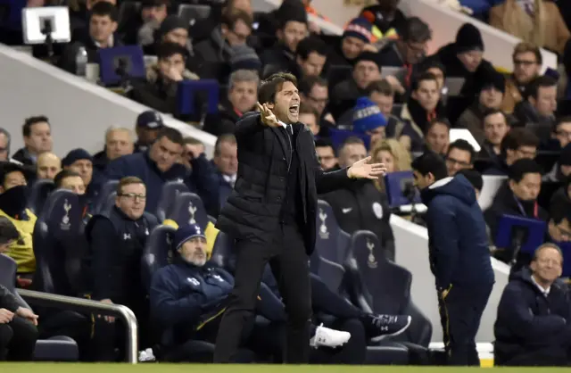 Antonio Conte reacts