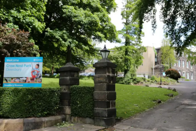 Crow Nest Park, Dewsbury