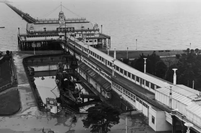 Southend pier