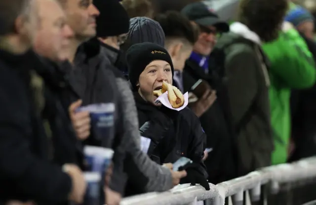 Newcastle fan eats hot dog