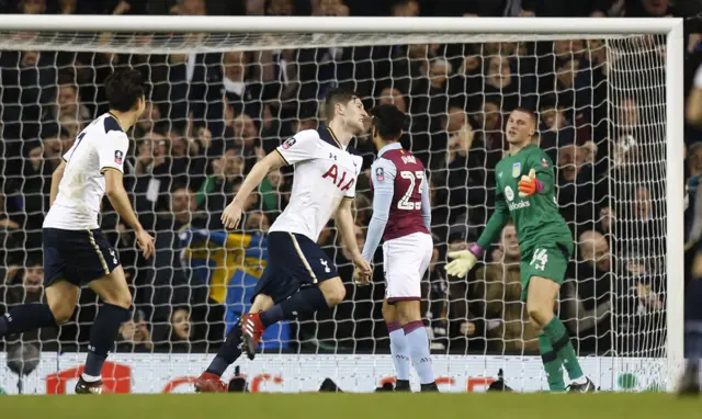 Ben Davies scores for Tottenham