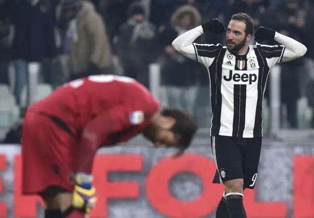 Gonzalo Higuain celebrates