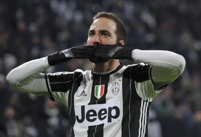 Gonzalo Higuain celebrates