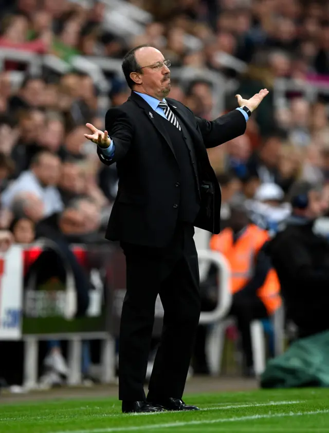 Rafa Benitez reacts on the sidelines