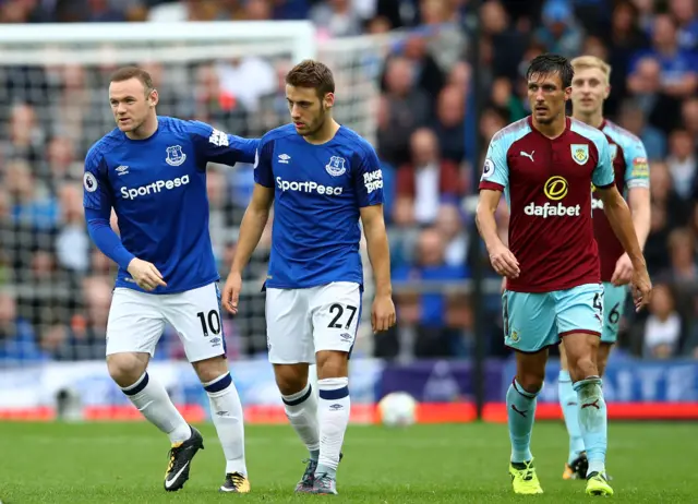 Wayne Rooney comes on the pitch