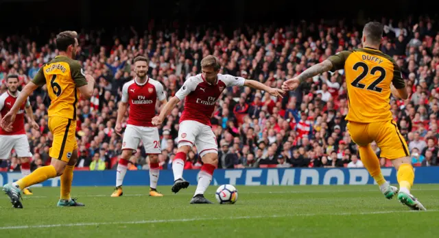 Monreal scores the first goal for Arsenal