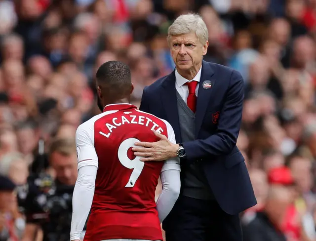 Wenger congratulates Lacazette for his performance