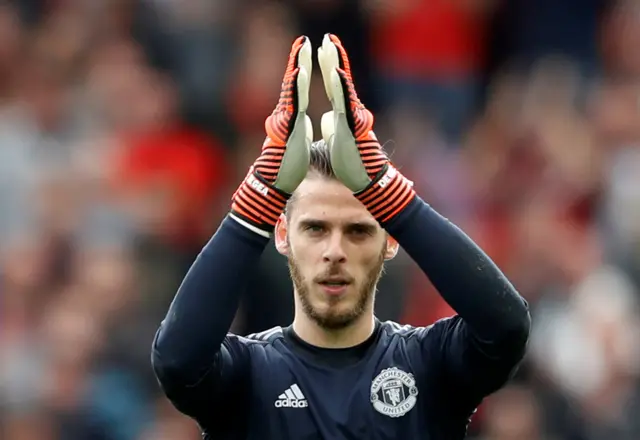 David De Gea applauds