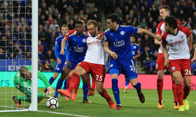 Vicente Iborra fails to score