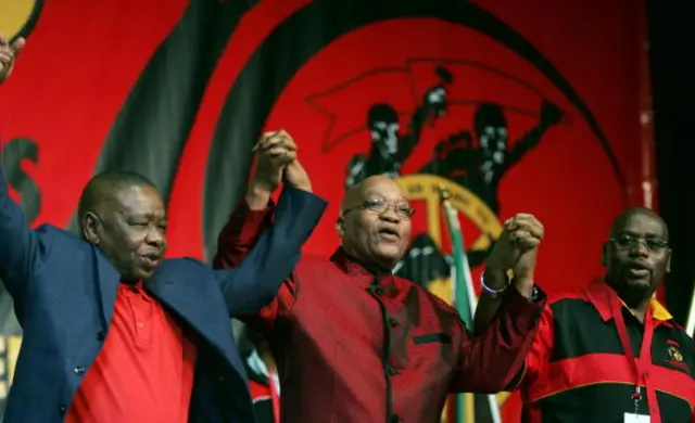 South African President Jacob Zuma (C) holds hands with his fellow comrades Minister of higher education Blade Nzimande (L) and President of Cosatu Sdumo Dlamini (R) at opening of the 10th Congress of South African Trade Unions (Cosatu) in Johannesburg on September 21, 2009