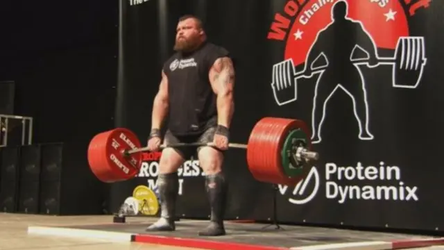 Eddie Hall deadlifting 500kg