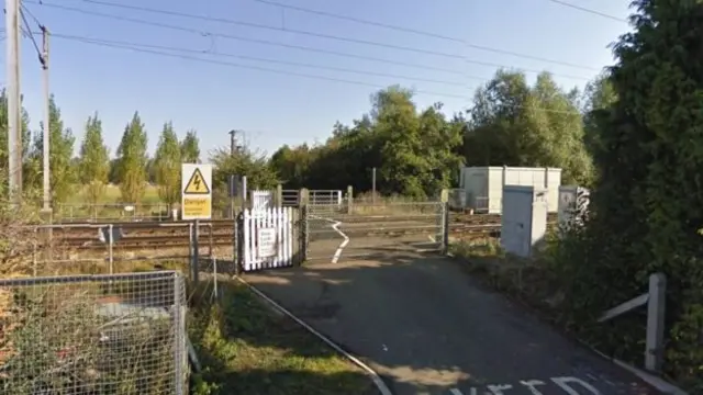 Gipsy Lane level crossing