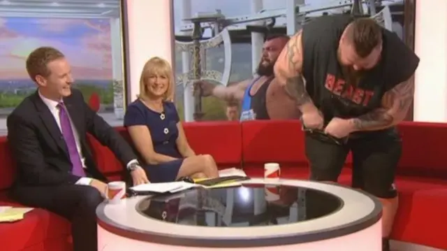 Eddie Hall folding up an aluminium frying pan