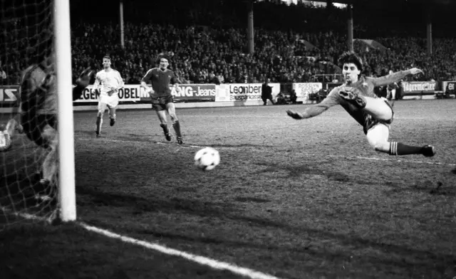 John Hewitt fires in the winning goal for Aberdeen against Bayern at Pittodrie