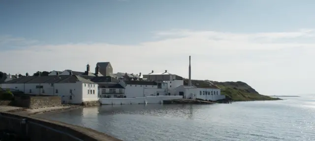 Bowmore Distillery, Islay