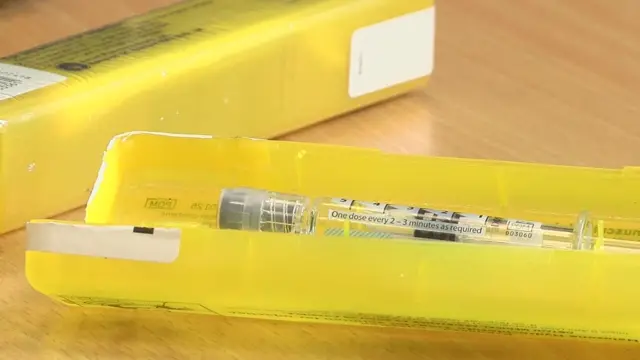 Naloxone kit