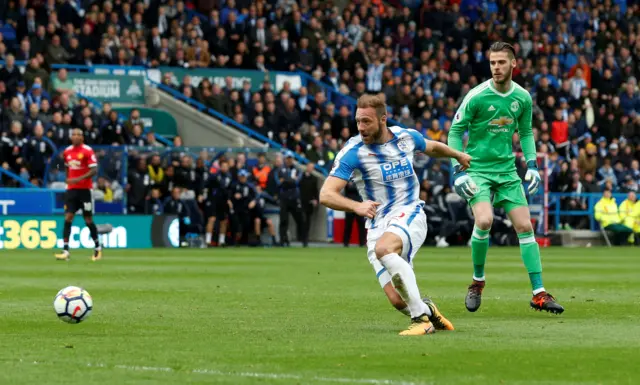 Laurent Depoitre scores