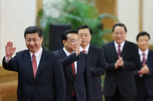 i Jinping, Li Keqiang, Zhang Dejiang, Yu Zhengsheng and Liu Yunshan greet the media at the Great Hall of the People on November 15, 2012 in Beijing, China. China's ruling Communist Party today revealed the new Politburo Standing Committee after its 18th congress.