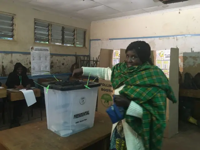 Woman voting in Nairobi, Kenya