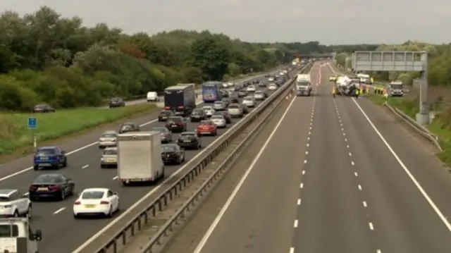 Tailbacks on M1