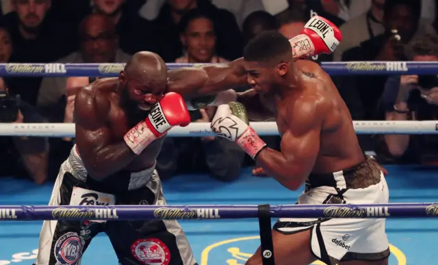 Anthony Joshua v Carlos Takam