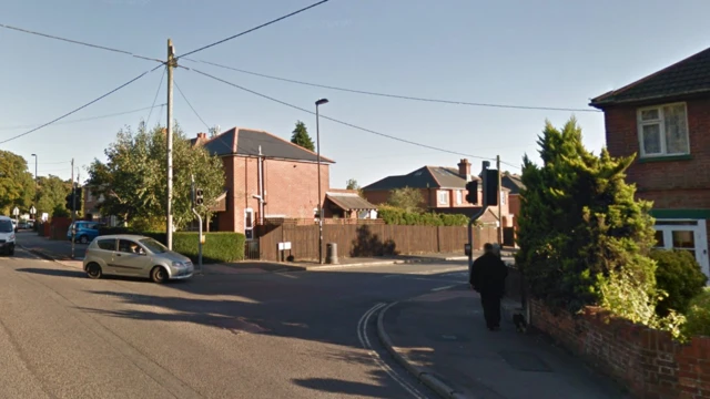 Thornhill Park Rd and Hinkler Rd junction