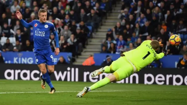 Jamie Vardy scores