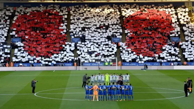 Leicester and Everton's players in a minutes silence