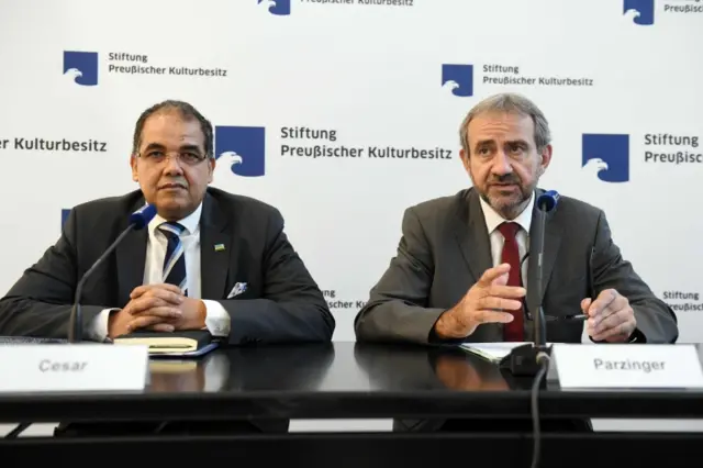 Igor Cesar (L), ambassador to Germany of Rwanda, and Hermann Parzinger, president of the Prussian Cultural Heritage Foundation (Stiftung Preussischer Kulturbesitz), attend a press conference on October 5, 2017 in Berlin to comment on a provenience research of human skulls