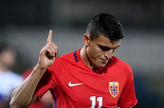 Mohamed Elyounoussi celebrates