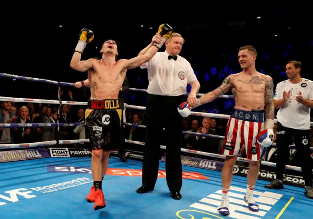 Anthony Crolla beats Ricky Burns