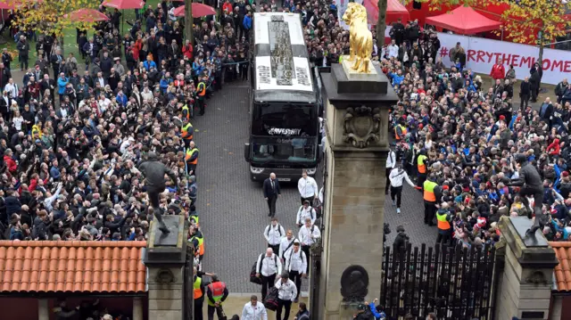 England arrive at Twickenham
