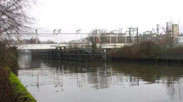 Trowse rail swing bridge