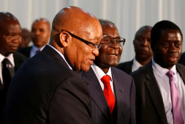 Jacob Zuma (L) and Robert Mugabe (R)