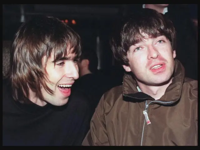 Liam (l) and Noel Gallagher