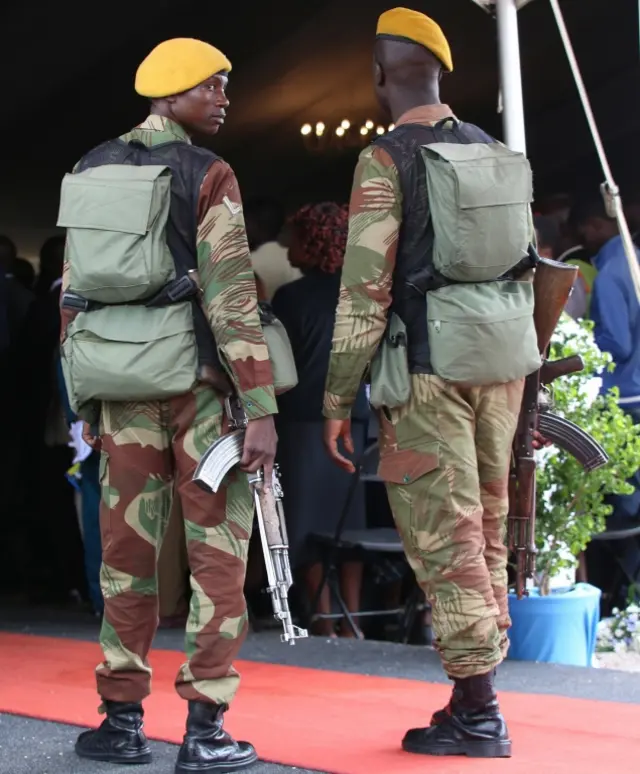 Members of the Presidential Guard before Zimbabwean President Robert Mugabe makes his first public appearance four days after the Zimbabwe National Army (ZNA) took over control of government in Harare, Zimbabwe, 17 November 2017.