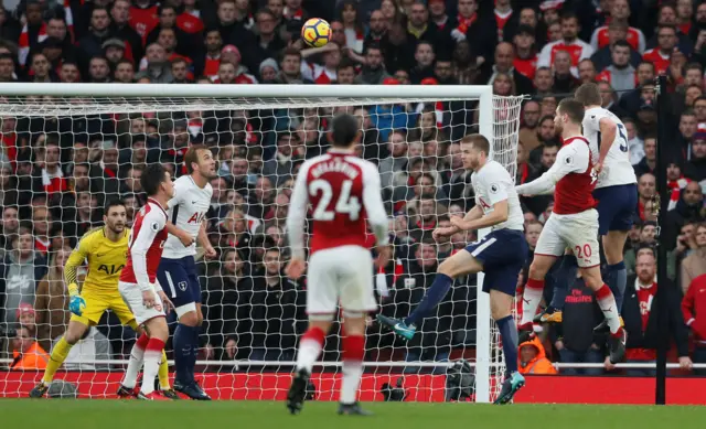 Arsenal's Mustafi scores to make it 1-0