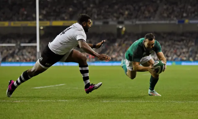 Dave Kearney scores a try