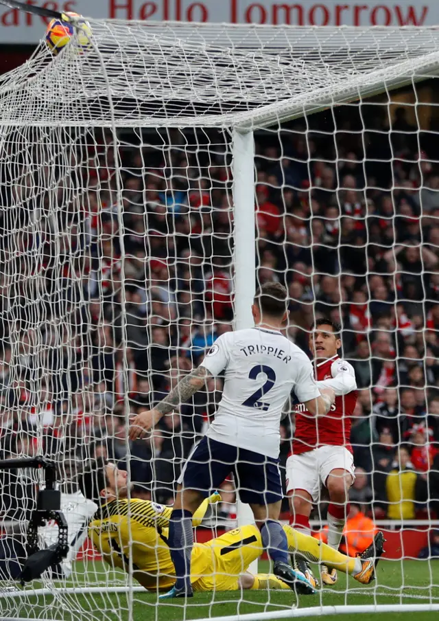 Sanchez scores for Arsenal