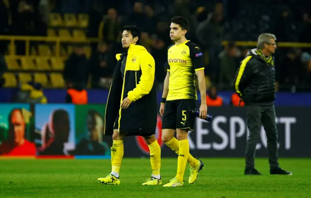 Borussia Dortmund players look dejected at full time