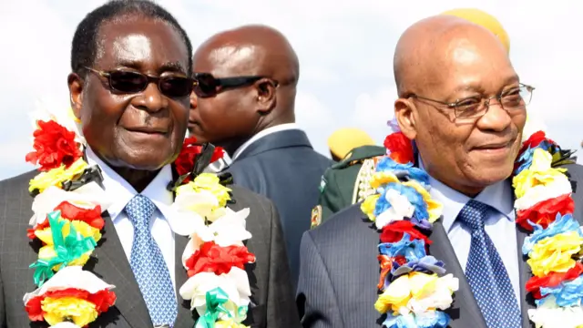 Robert Mugabe (L) and Jacob Zuma (R) in Harare 2010