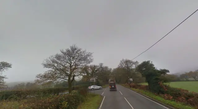 B591 Copt Oak Road, at the junction with Beacon Road