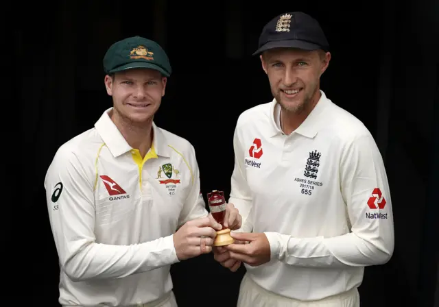 Steve Smith and Joe Root pose with the Ashes urn