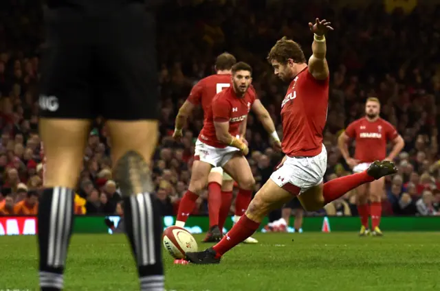 Lee Halfpenny scores a penalty for Wales