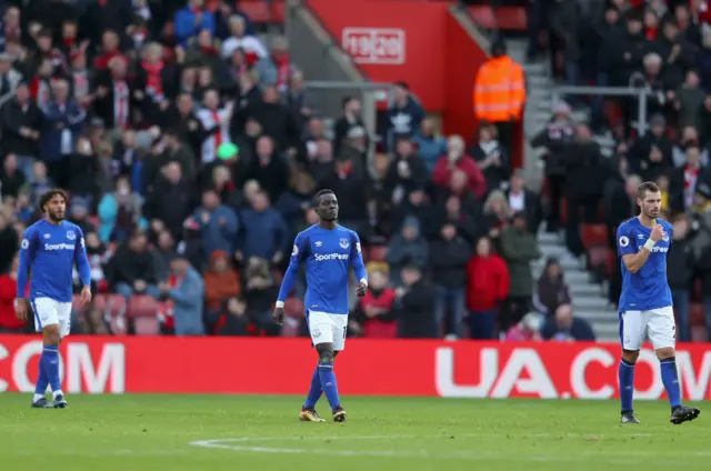 Everton players look dejected