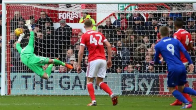 Danny Ward scores for Cardiff City