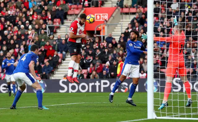 Charlie Austin puts Southampton 3-1 up against Everton